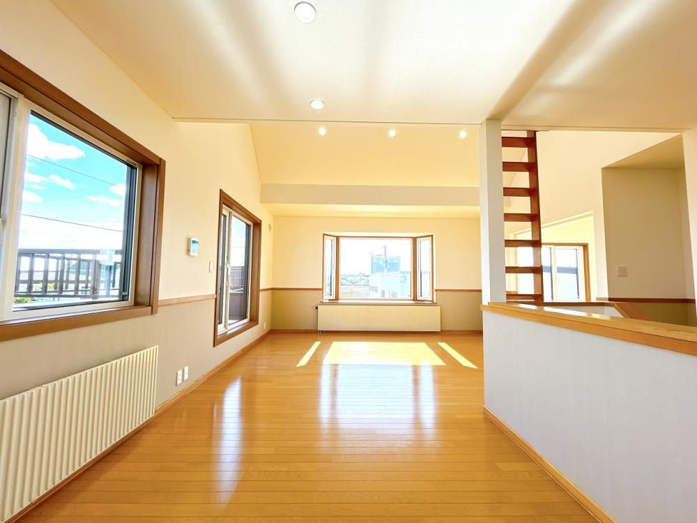 Renovated 4LDK House in Chitose, Hokkaido with Garage - Thumbnail 2