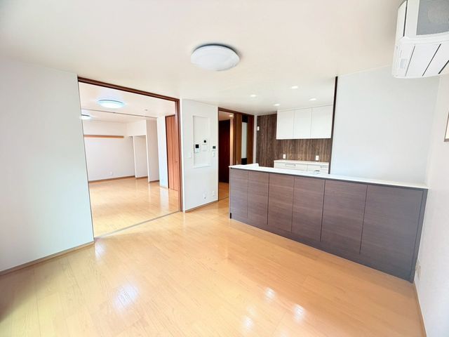 5LDK House for Sale in Nara City with Solar Panels - Thumbnail 3