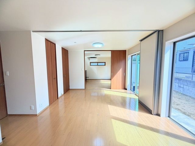5LDK House for Sale in Nara City with Solar Panels - Thumbnail 4