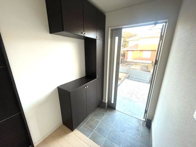 4LDK Detached House for Sale in Shijonawate, Osaka - Thumbnail 2