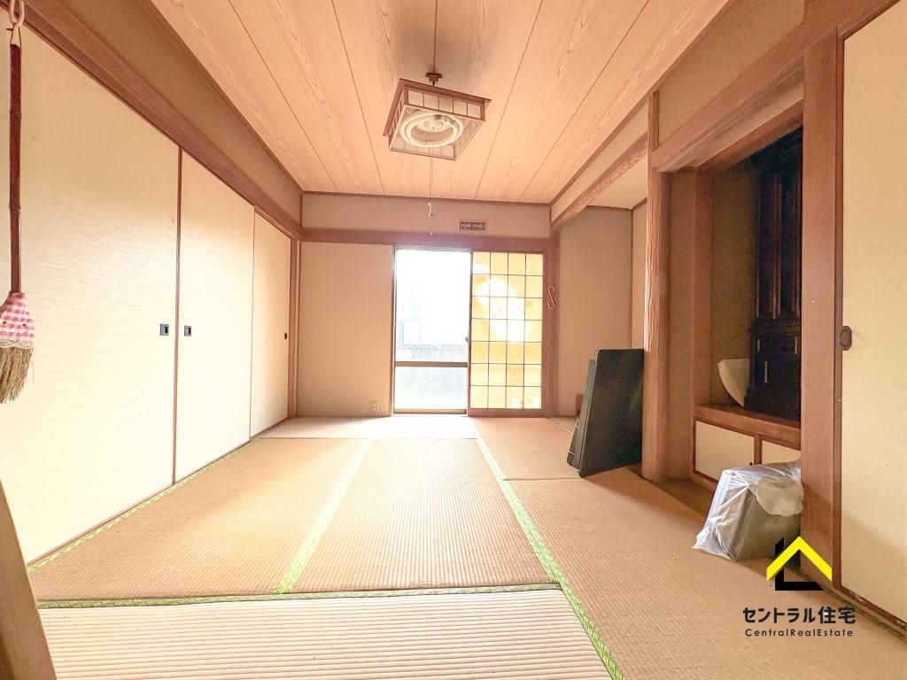 4LDK Detached House for Sale in Miyazaki City with Farmland Views - Thumbnail 3