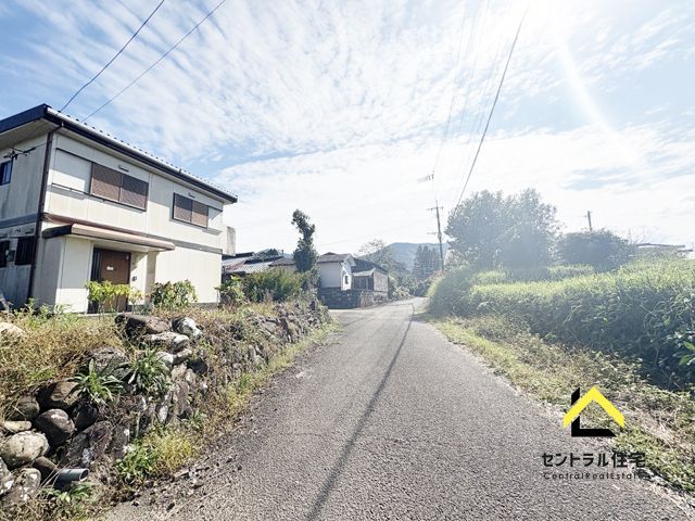4LDK Detached House for Sale in Miyazaki City with Farmland Views - Thumbnail 2