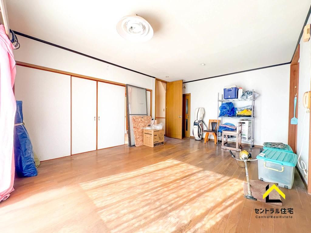 4LDK Detached House for Sale in Miyazaki City with Farmland Views - Thumbnail 4
