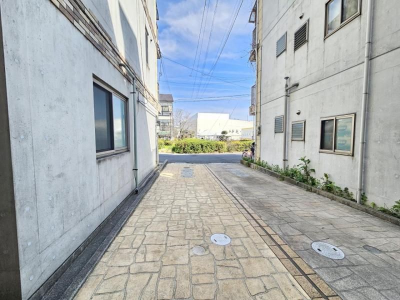 Renovated 4LDK Family House in Kadoma, Osaka with 2 Car Parking - Thumbnail 2