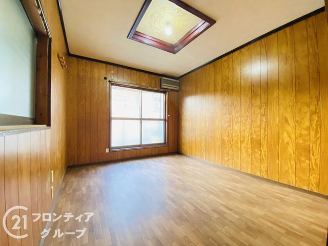 Traditional 3DK Detached House with Garage in Daito City, Osaka - Thumbnail 4