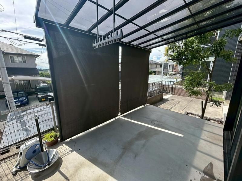 Modern 4LDK House with Double-Height Ceiling in Kaizuka, Osaka - Thumbnail 2