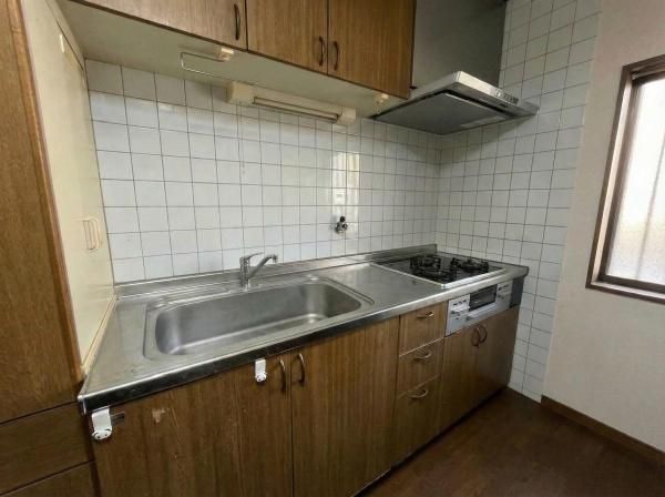 4DK Detached House with Garden & 3 Parking Spaces in Osaka Ikuno - Thumbnail 3