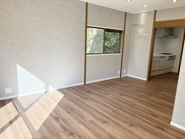 5LDK Family Home in Kasugadai, Kobe - Spacious 105.57sqm House - Thumbnail 4