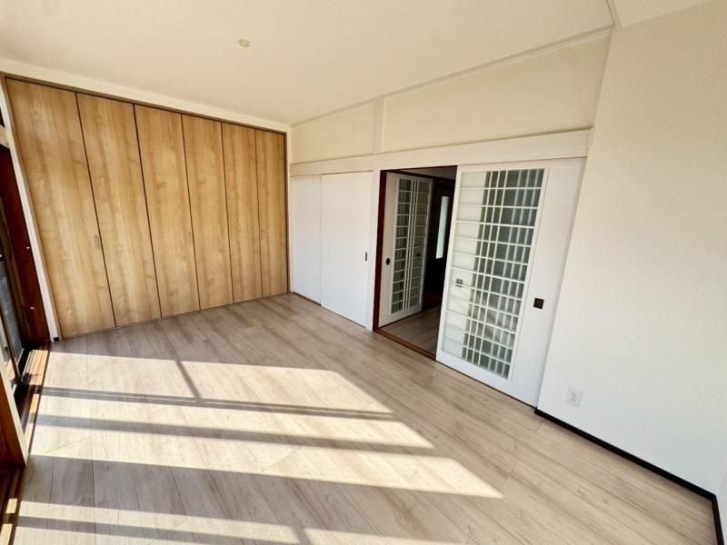 Renovated 3LDK House with Ocean View near Hakozaki Station, Hannan - Thumbnail 3