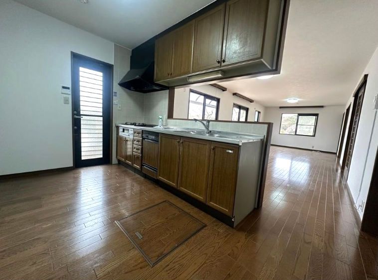 Renovated 5LDK House for Sale in Nose, Osaka - Thumbnail 3