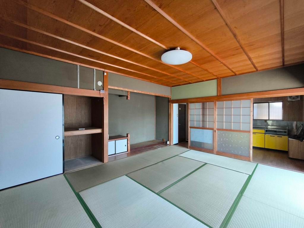 Spacious 3DK House on Hilltop in Hidaka, Wakayama - Thumbnail 3
