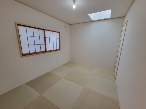 Renovated 4LDK House for Sale in Higashi-Osaka, Osaka - Thumbnail 3