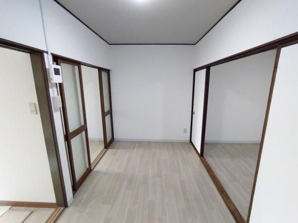 Renovated 1LDK House for Sale Near Ebisu Station, Osaka - Thumbnail 3
