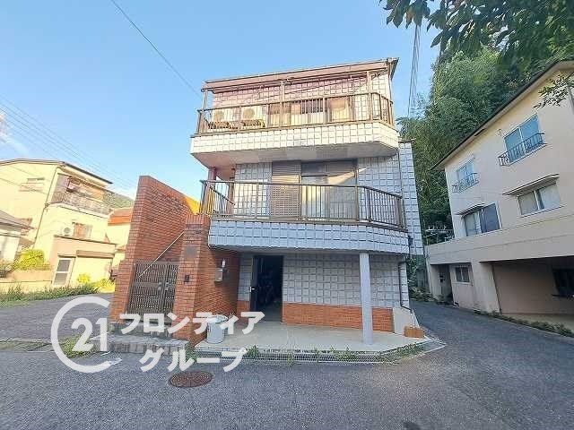 4LDK Steel-Framed House in Myohoji, Kobe | 175.5 sqm - Thumbnail 3
