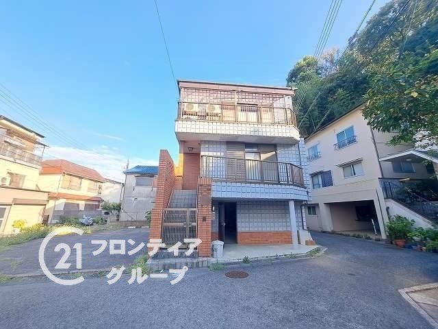 4LDK Steel-Framed House in Myohoji, Kobe | 175.5 sqm - Thumbnail 2