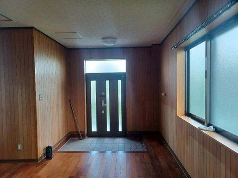 4LDK Two-Family Home on 784sqm Plot in Okinawa City - Thumbnail 3