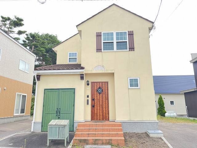 Modern 2LDK House in Hakodate with Solar Power & 2 Parking - Thumbnail 2