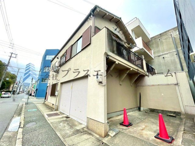 5LDK Two-Generation House with Inner Garage in Kobe Hyogo - Image 1