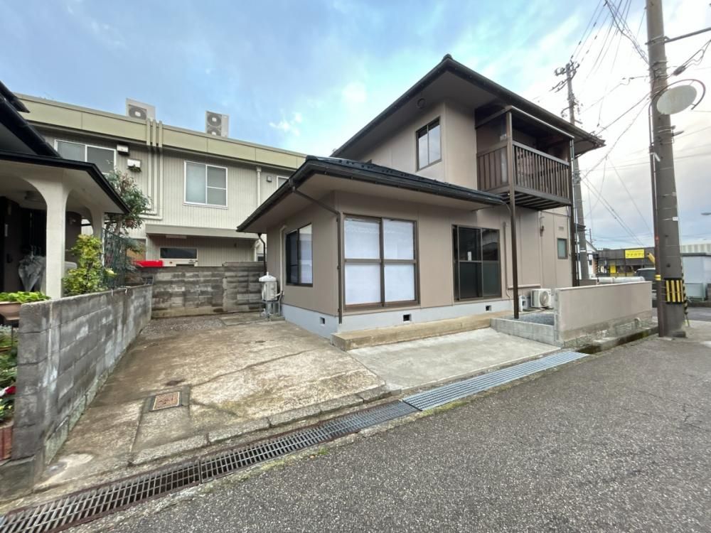 Renovated 4K House in Kanazawa with Parking & Guarantees - Thumbnail 2