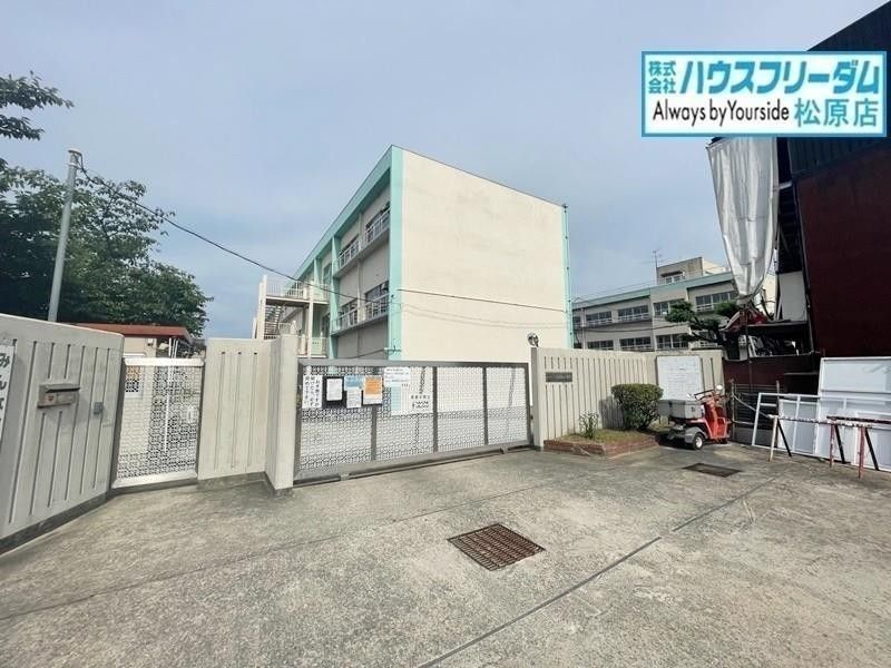 6SLDK Detached House for Sale in Matsubara, Osaka - Thumbnail 3