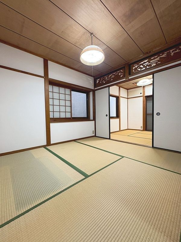 3LDK House for Sale in Takatsuki, Osaka - Renovated with Garage - Thumbnail 4