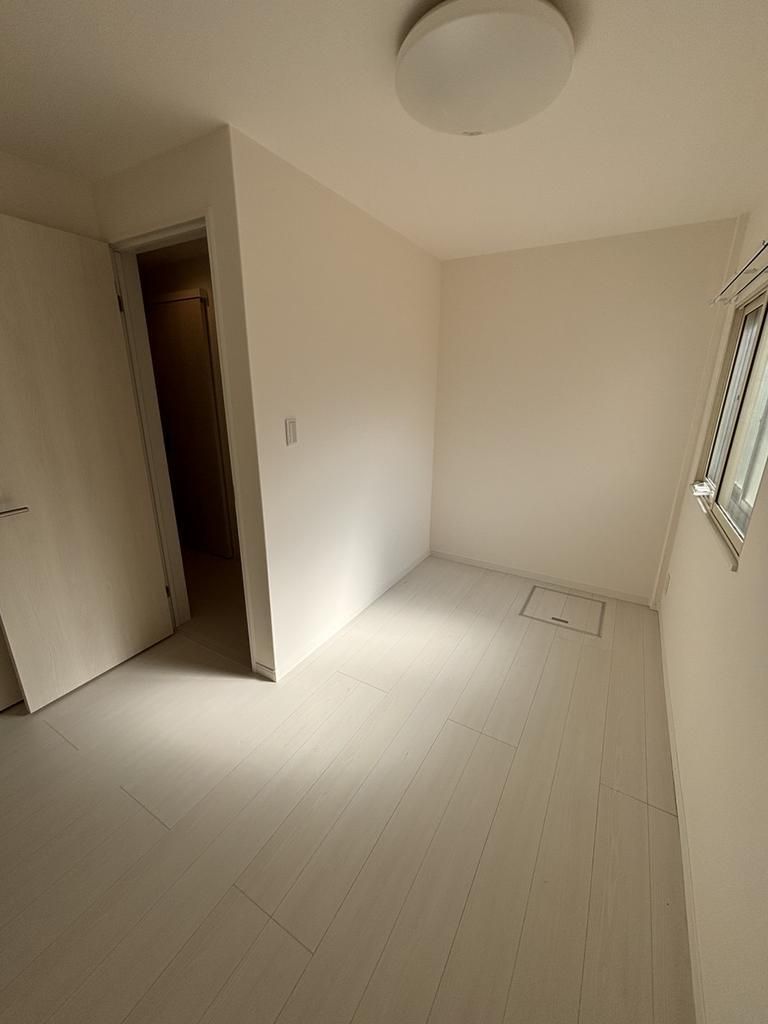 Renovated 3-Story 3LDK House Near Kinunokamikita Station, Higashi-Osaka - Thumbnail 2