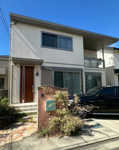 Modern 5LDK House in Wakayama City with Solar Panels - Thumbnail 2