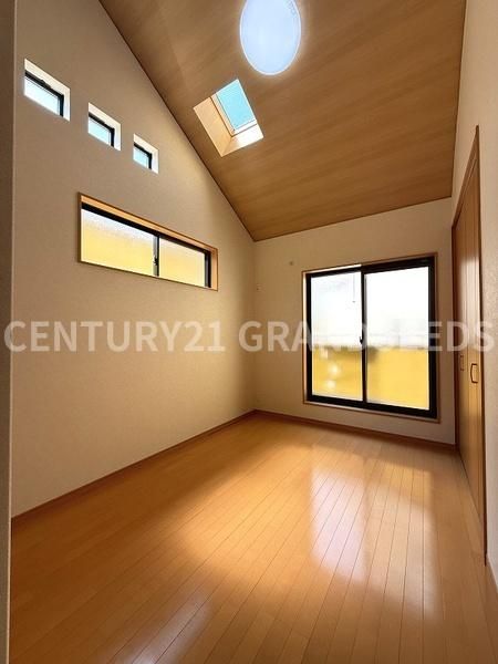 Renovated 4LDK Detached House for Sale in Takatsuki, Osaka - Thumbnail 2