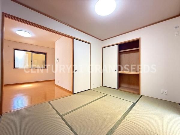 Renovated 4LDK Detached House for Sale in Takatsuki, Osaka - Thumbnail 4