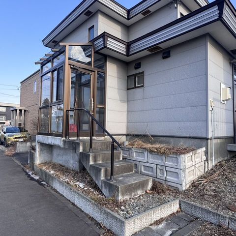 5LDK Detached House for Sale near Numanohata Station, Tomakomai - Thumbnail 3