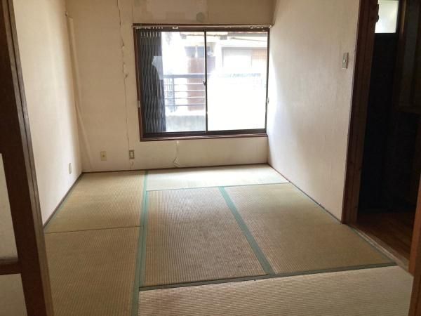 4DK Detached House for Sale in Hirakata, Osaka - 11 min from Kuzuha Stn - Thumbnail 2