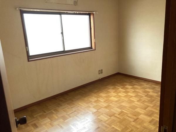 4DK Detached House for Sale in Hirakata, Osaka - 11 min from Kuzuha Stn - Thumbnail 3