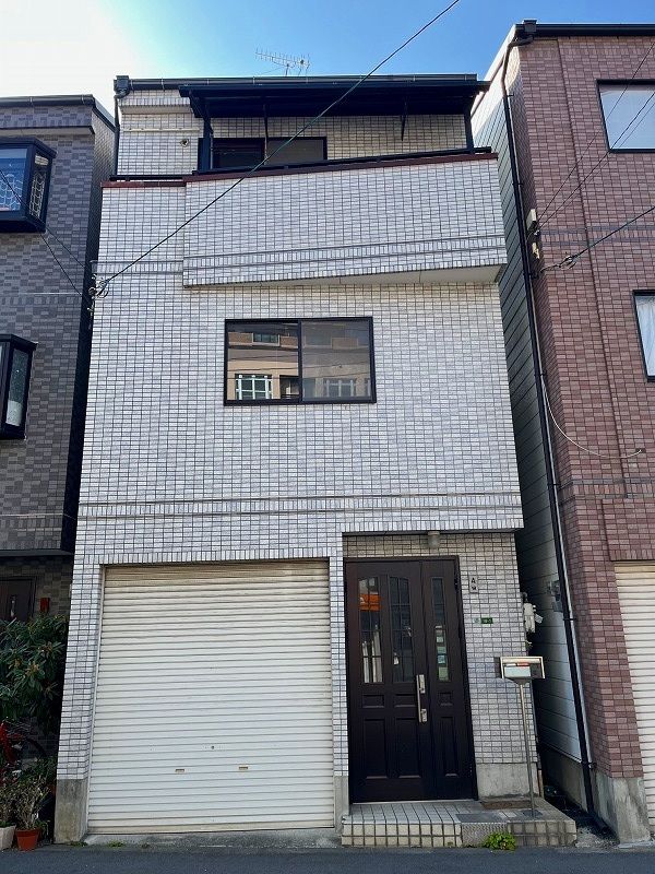 4LDK House with Garage Near Midoribashi Station, Osaka - Thumbnail 2