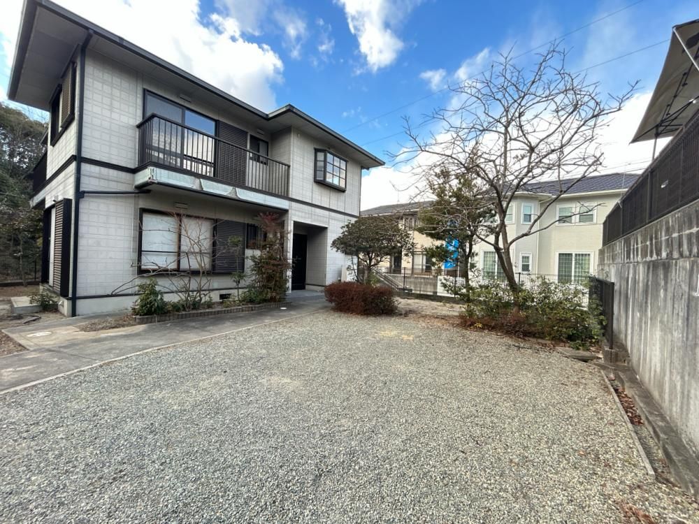 5LDK House on Large Corner Lot in Kobe's Kita Ward - Thumbnail 3