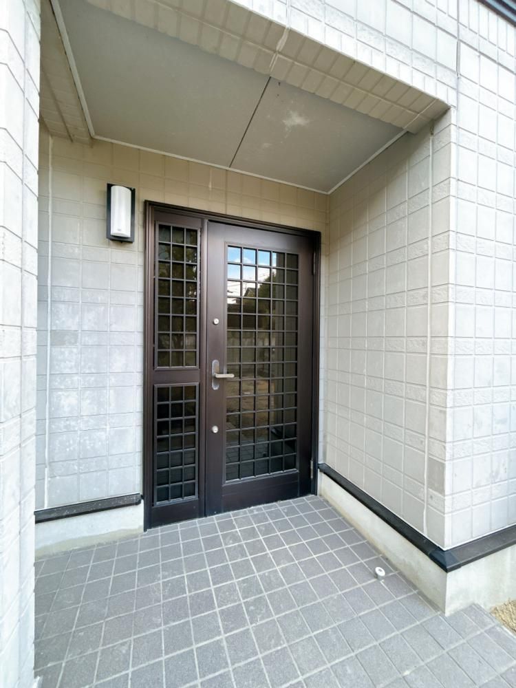 5LDK House on Large Corner Lot in Kobe's Kita Ward - Thumbnail 4