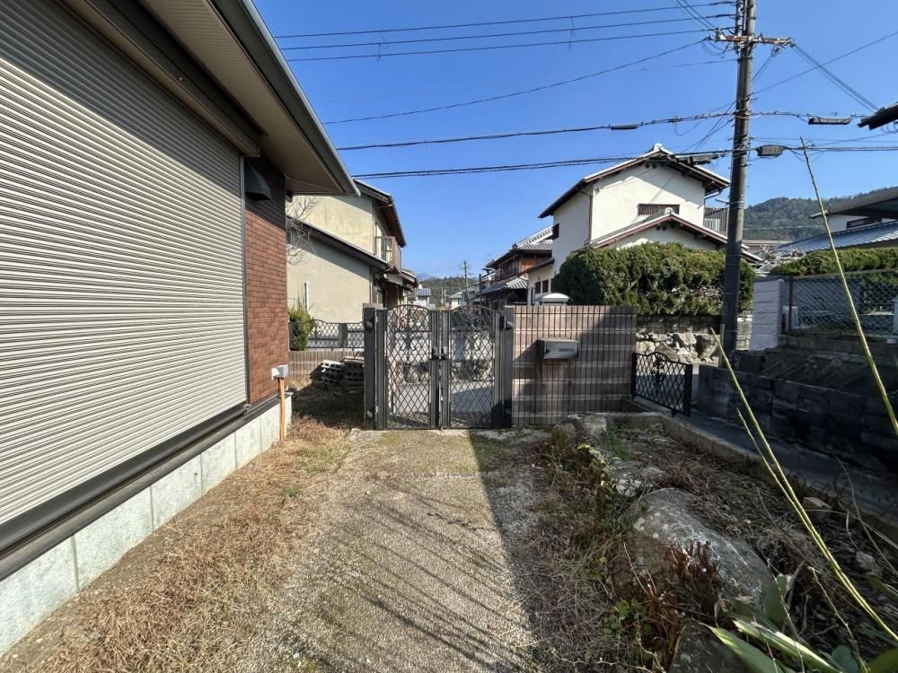 Renovated 5LDK House for Sale in Kawachinagano, Osaka - Thumbnail 2