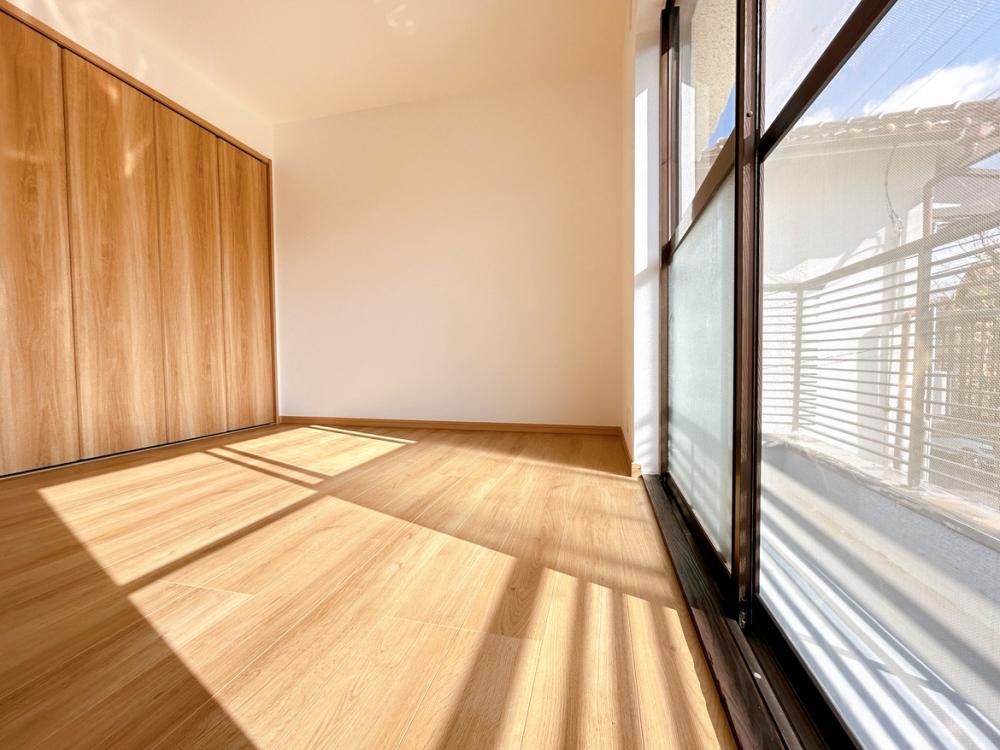 Renovated 4DK House in Kobe's Kita Ward with Parking for 3 - Thumbnail 3