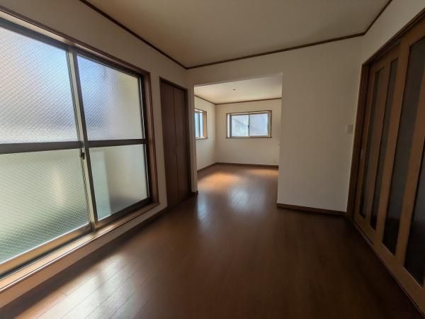 Renovated 5LDK House for Sale in Higashiyodogawa, Osaka - Thumbnail 2