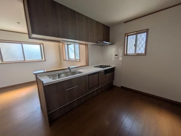 Renovated 5LDK House for Sale in Higashiyodogawa, Osaka - Thumbnail 4