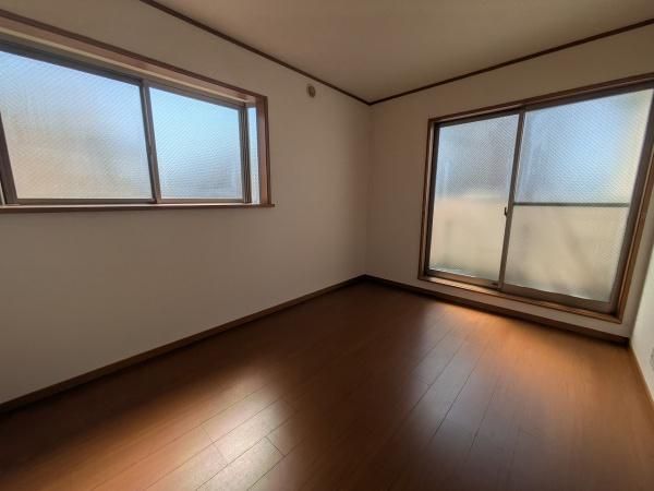 Renovated 5LDK House for Sale in Higashiyodogawa, Osaka - Thumbnail 3