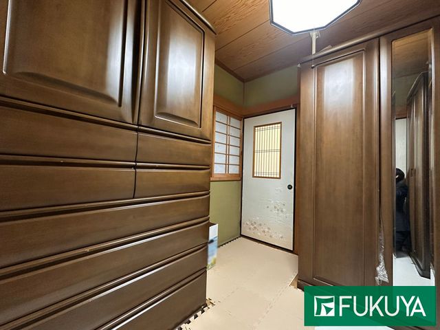 4DK House for Sale in Higashiosaka, Osaka - 7 Min Walk to Station - Thumbnail 2