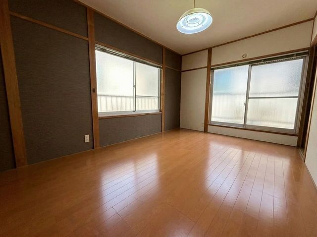 5DK Used House for Sale in Hirakata, Osaka - Thumbnail 2