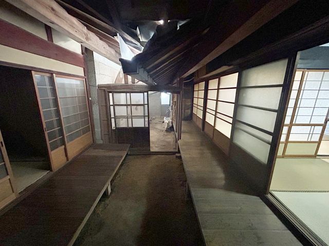 Historic 9DK House with Vast Land in Kasai City - Thumbnail 4