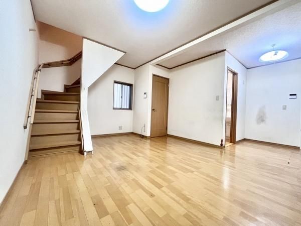 Renovated 3LDK House Near Shinshikiri Station, Higashiosaka - Thumbnail 4