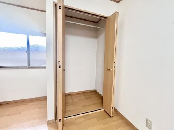 Renovated 3LDK House Near Shinshikiri Station, Higashiosaka - Thumbnail 3