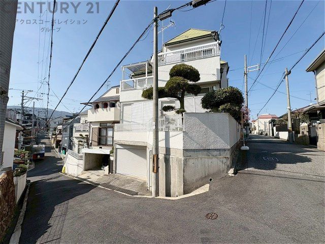 3LDK Detached House for Sale in Nishinomiya, Hyogo - Thumbnail 2