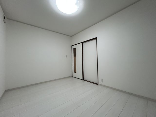Renovated 4LDK House for Sale Near Konohama Station, Osaka - Thumbnail 4