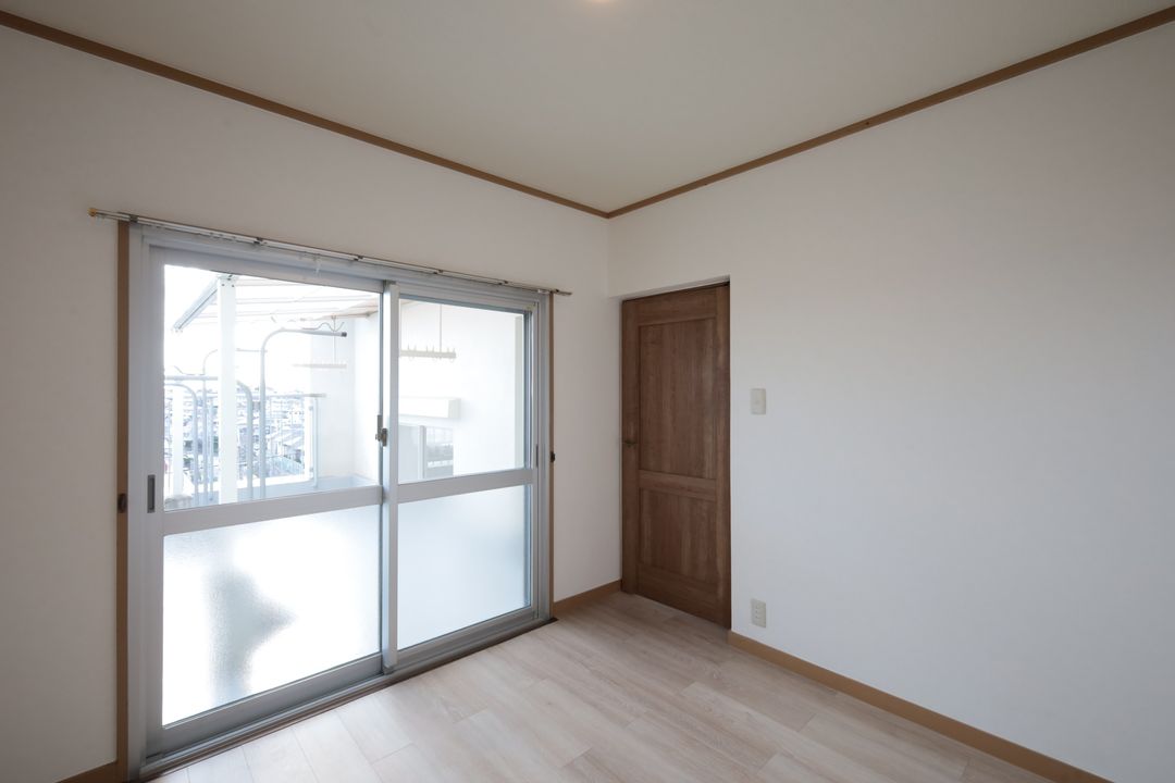 Renovated 3LDK Terrace House in Ibaraki, Osaka | Hilltop Views - Thumbnail 3