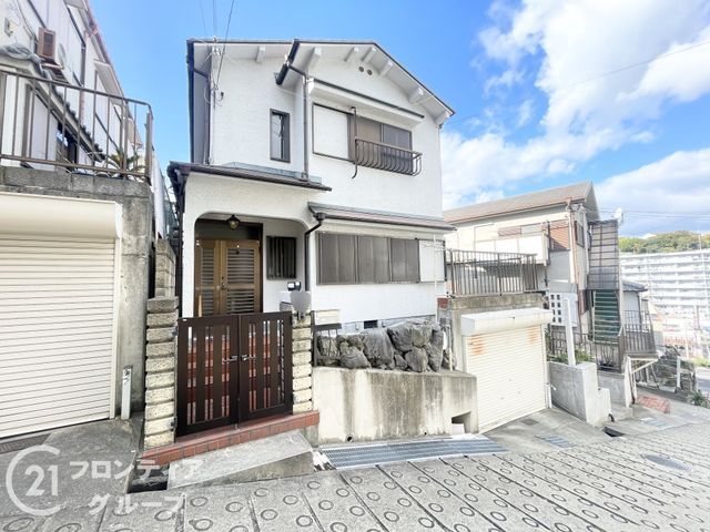 5DK House for Sale in Maizakacho, Kobe with Parking - Image 1