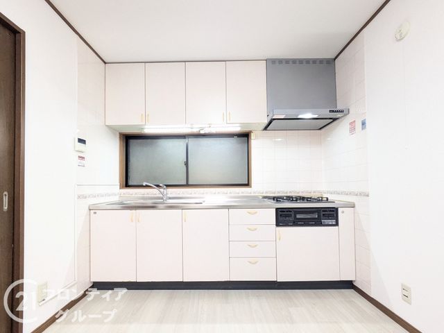 Renovated 4DK House for Sale in Kobe Nada Ward, Hyogo - Thumbnail 4